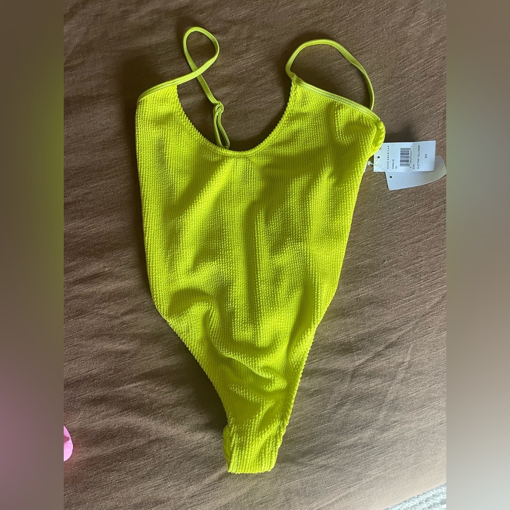 Good American always fits one-piece